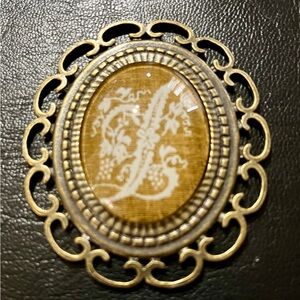 Elegant “Plunder” Letter “L” Gold and Brown Decorative Charm